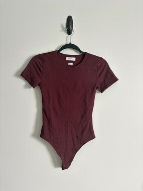 Aritzia | Babaton Maroon Short Sleeve Bodysuit